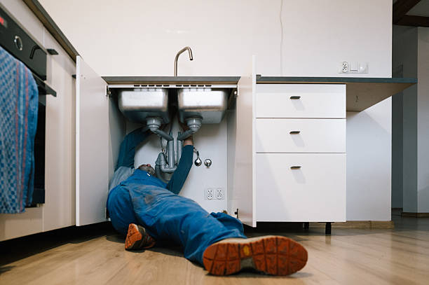 Professional Leak Detection technician working in Newton, MS